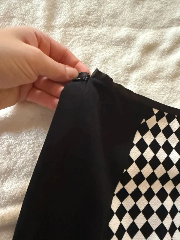 Jupe courte damier noir et blanc style rétro / grunge taille 36 – photo 3